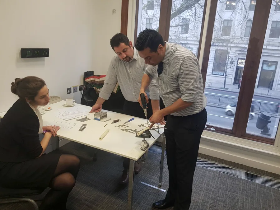 Practical skills teaching at a course day
